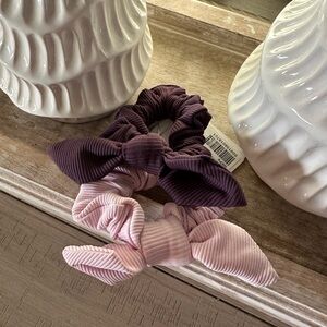 Lululemon uplifting Bow Scrunchie Duo - Pink & Deep Plum